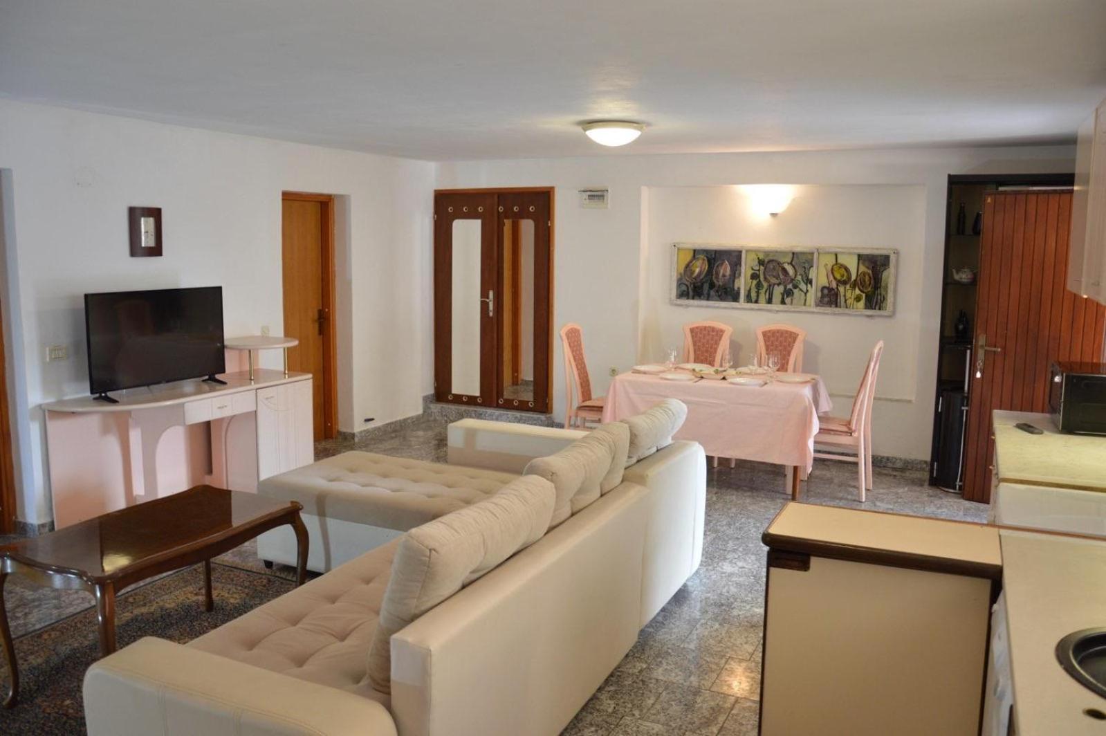 Apartments Aurelia Nova Vas  ภายนอก รูปภาพ