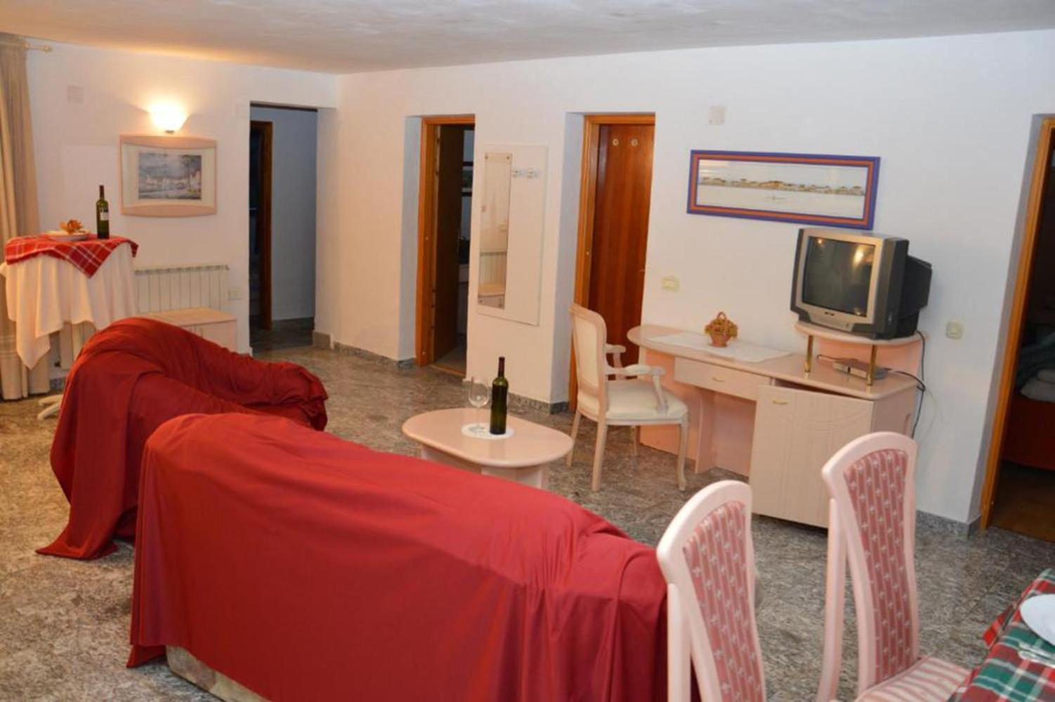 Apartments Aurelia Nova Vas  ภายนอก รูปภาพ